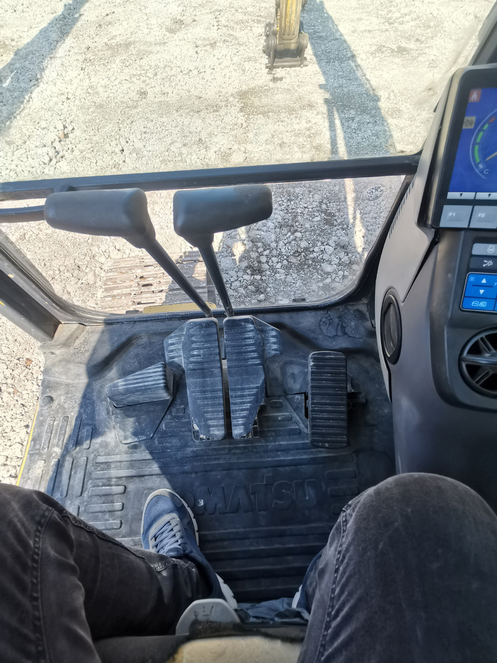 Excavator KOMATSU PC240: picture 23