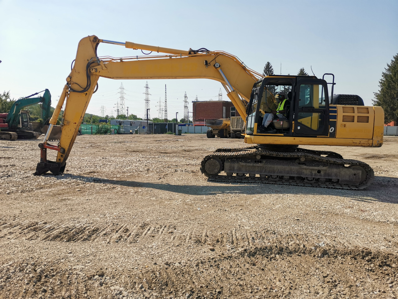 KOMATSU PC240 - Excavator: picture 1 KOMATSU PC240 - Excavator: picture 1