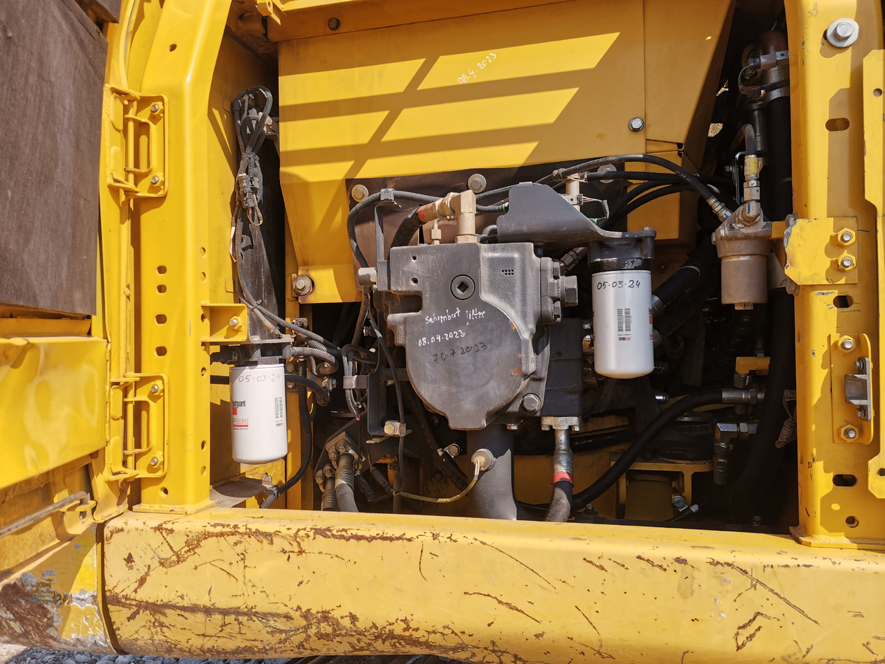 Excavator KOMATSU PC240: picture 15