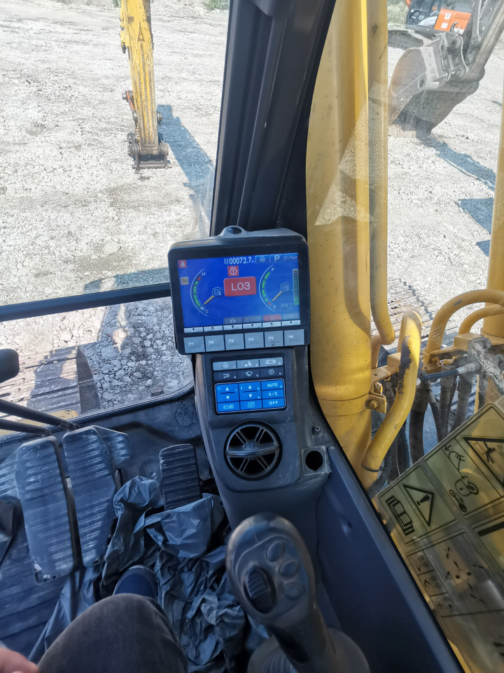 Excavator KOMATSU PC240: picture 22