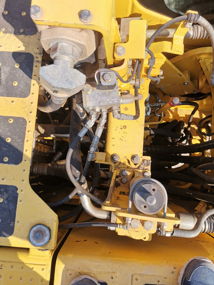 Excavator KOMATSU PC240: picture 11