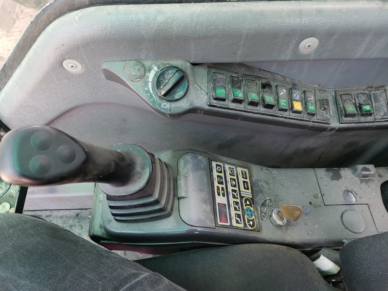 Crawler excavator VOLVO 700 B: picture 11