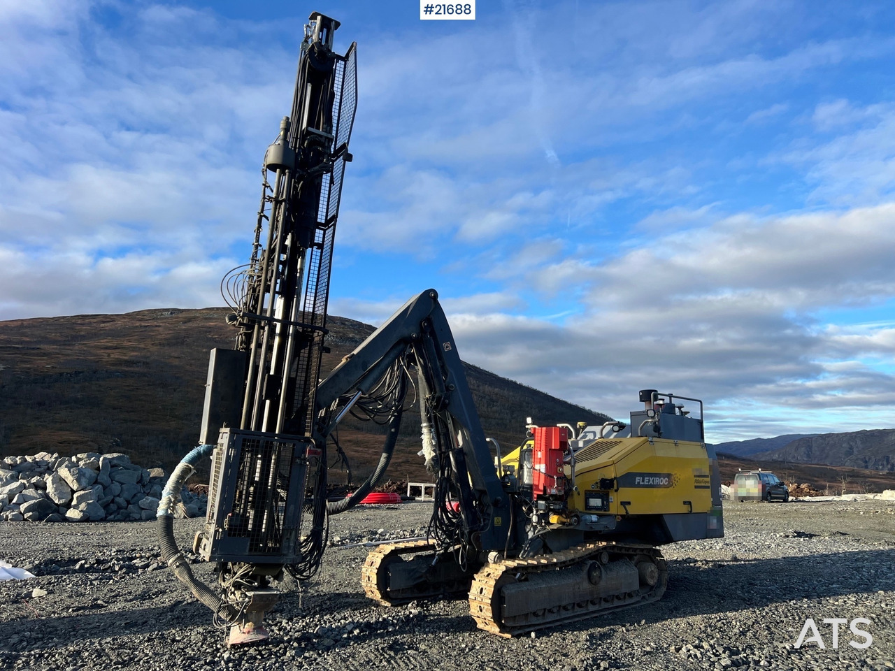 Atlas Copco T35R-01 Borerigg m/ cop 2540 hammer, sliper og Leica gps - Drilling rig: picture 1 Atlas Copco T35R-01 Borerigg m/ cop 2540 hammer, sliper og Leica gps - Drilling rig: picture 1