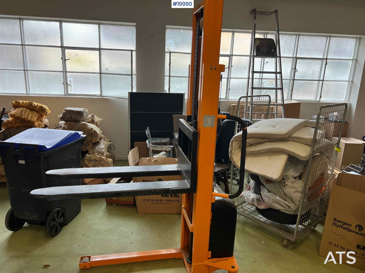 Semi-electric Pallestabler - Construction machinery: picture 4 Semi-electric Pallestabler - Construction machinery: picture 4