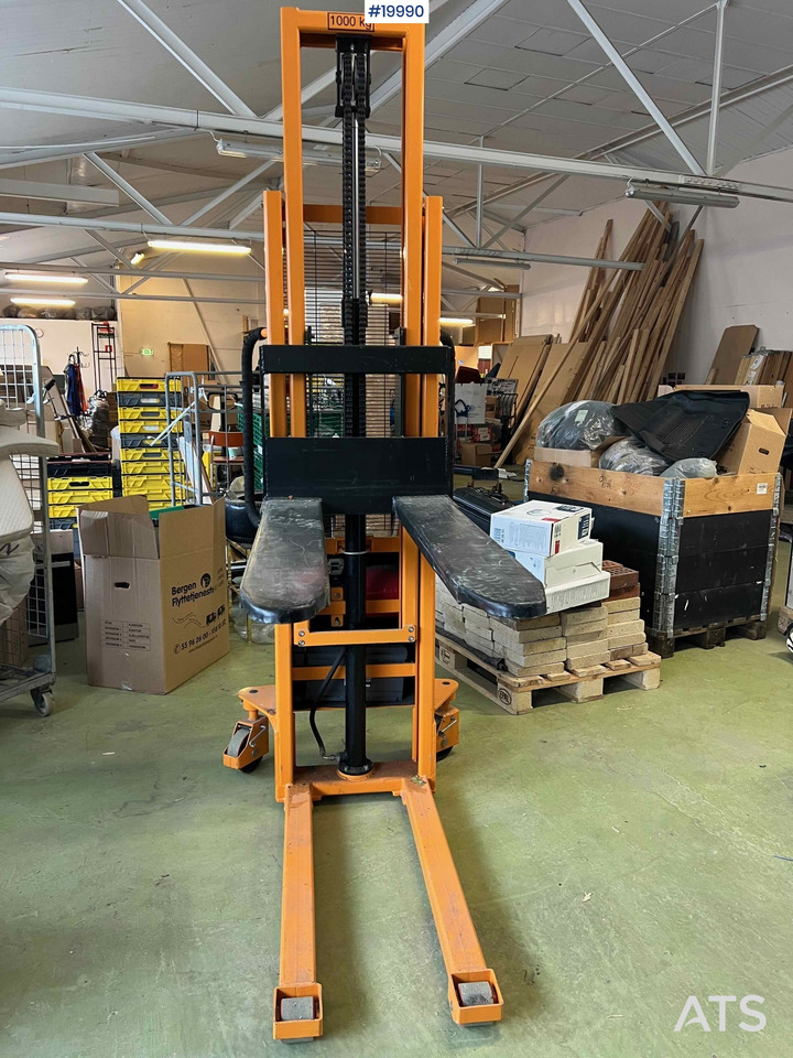 Semi-electric Pallestabler - Construction machinery: picture 2 Semi-electric Pallestabler - Construction machinery: picture 2