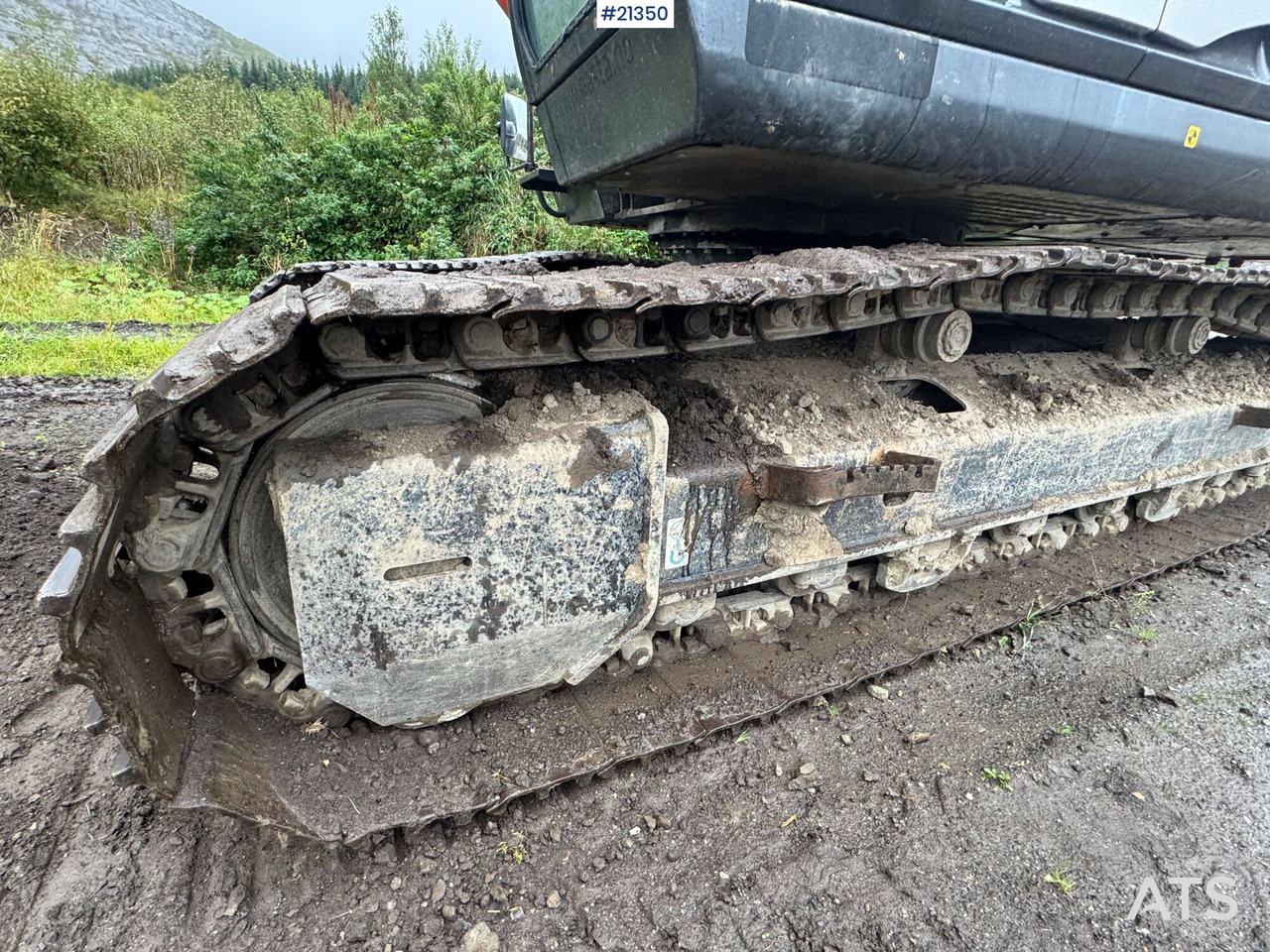 Excavator Hitachi ZX210LC: picture 18