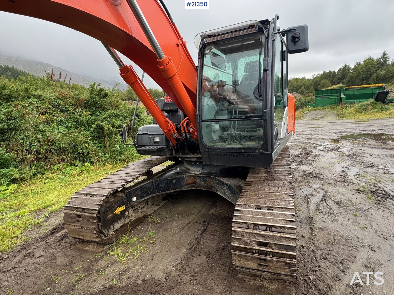 Excavator Hitachi ZX210LC: picture 12