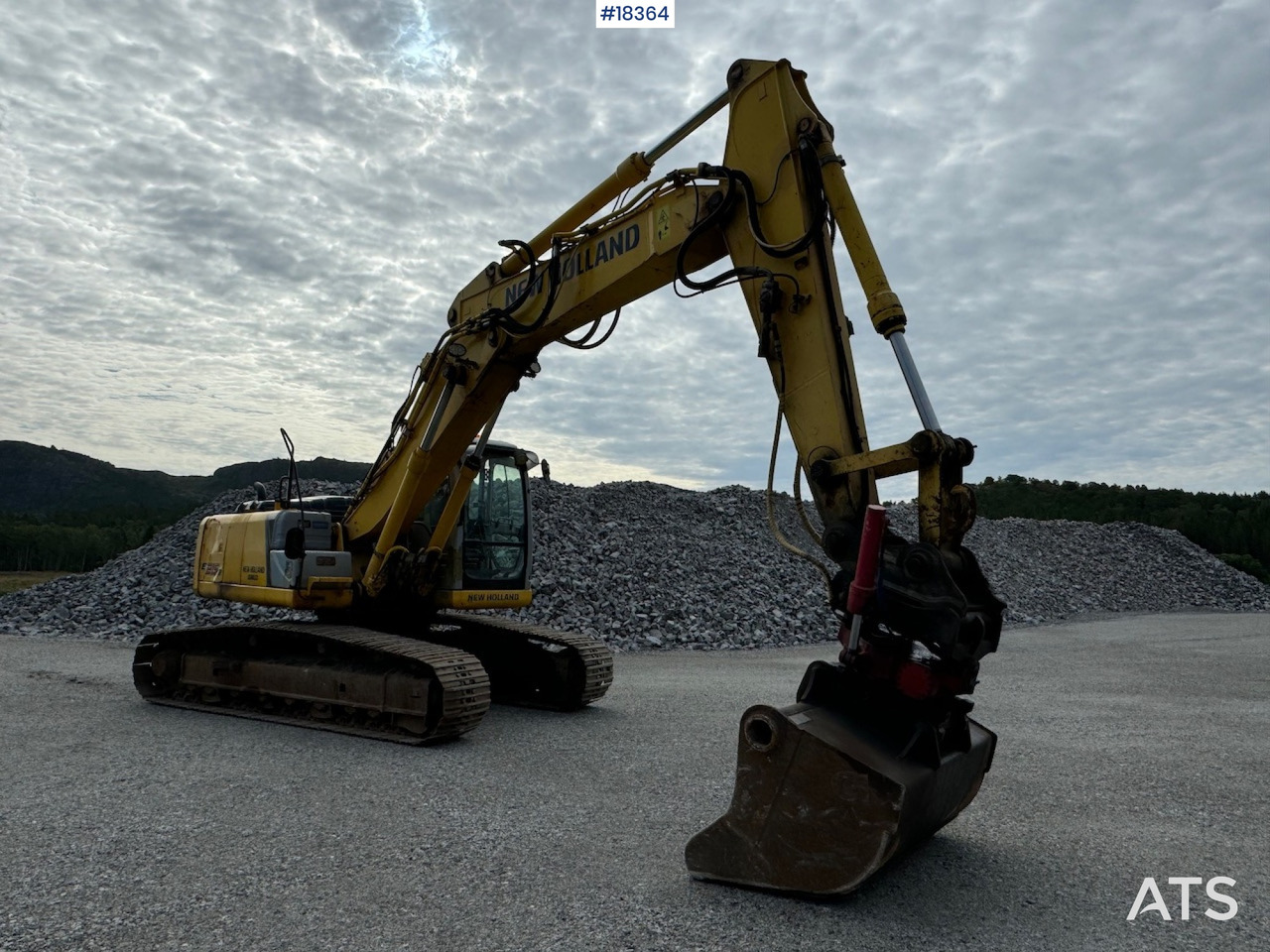 Kobelco E215B - Excavator: picture 1 Kobelco E215B - Excavator: picture 1