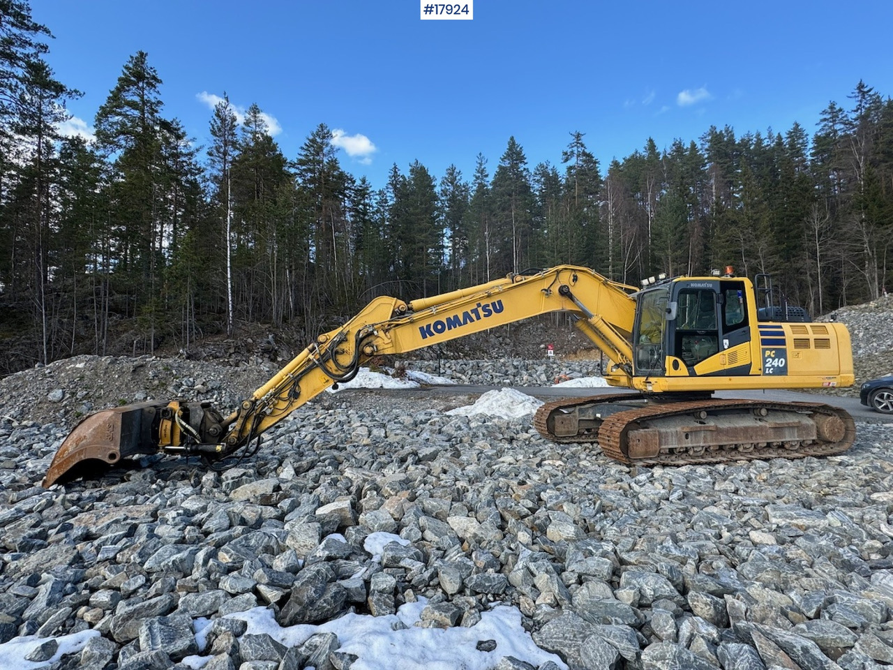 Komatsu PC240LC-10 - Excavator: picture 1 Komatsu PC240LC-10 - Excavator: picture 1