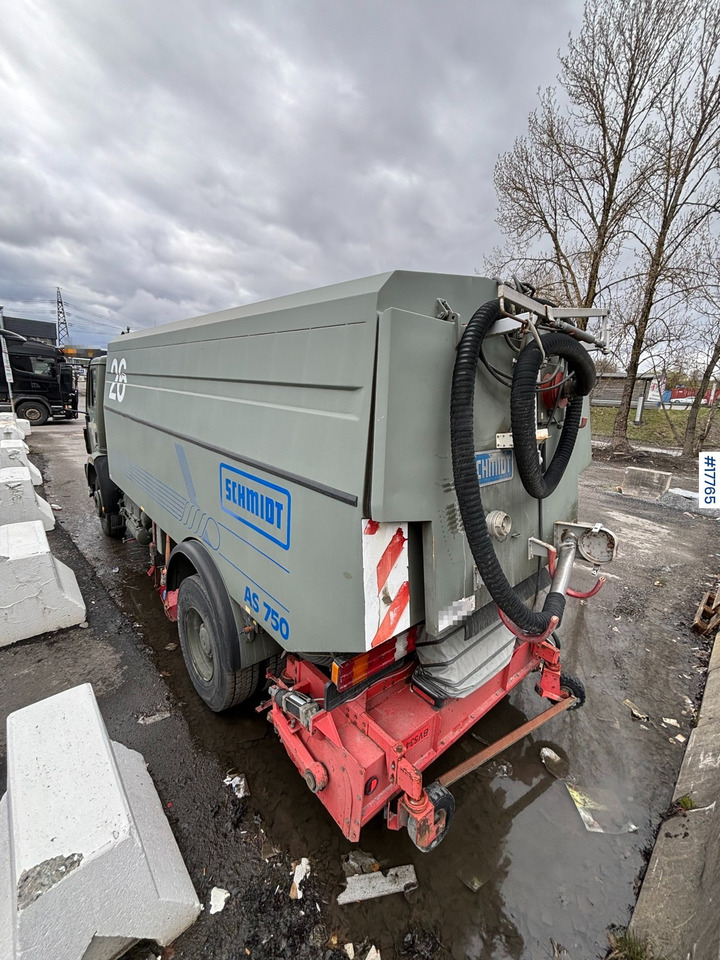 Mercedes 1824 - Road sweeper: picture 3 Mercedes 1824 - Road sweeper: picture 3