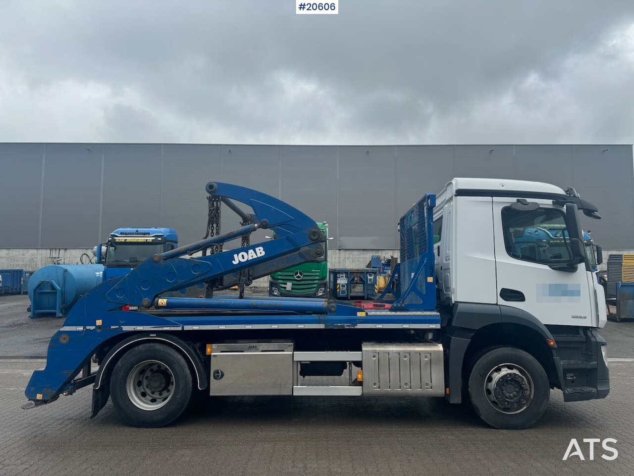 Mercedes Antos 1833 - Skip loader truck: picture 2 Mercedes Antos 1833 - Skip loader truck: picture 2