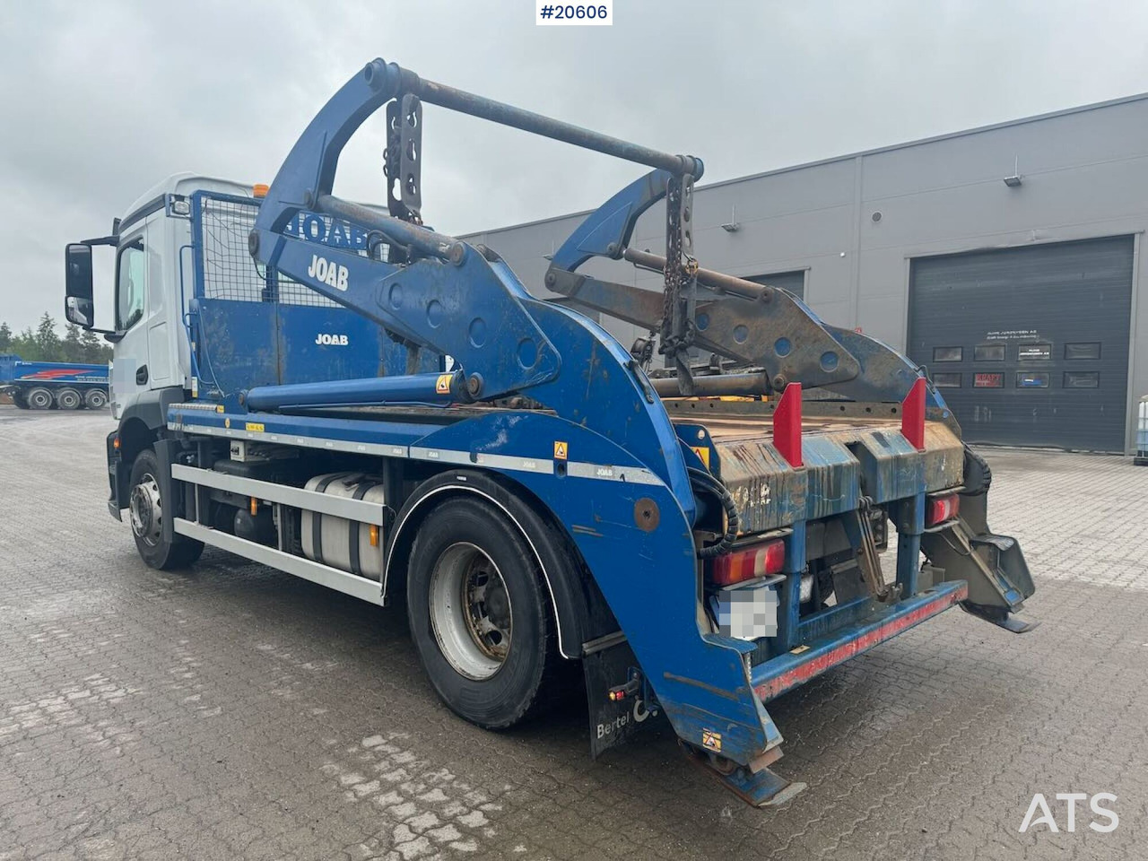 Mercedes Antos 1833 - Skip loader truck: picture 5 Mercedes Antos 1833 - Skip loader truck: picture 5