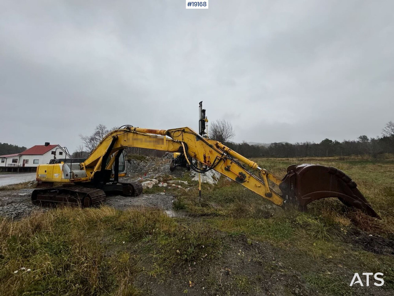 New Holland E385 - Excavator: picture 1 New Holland E385 - Excavator: picture 1