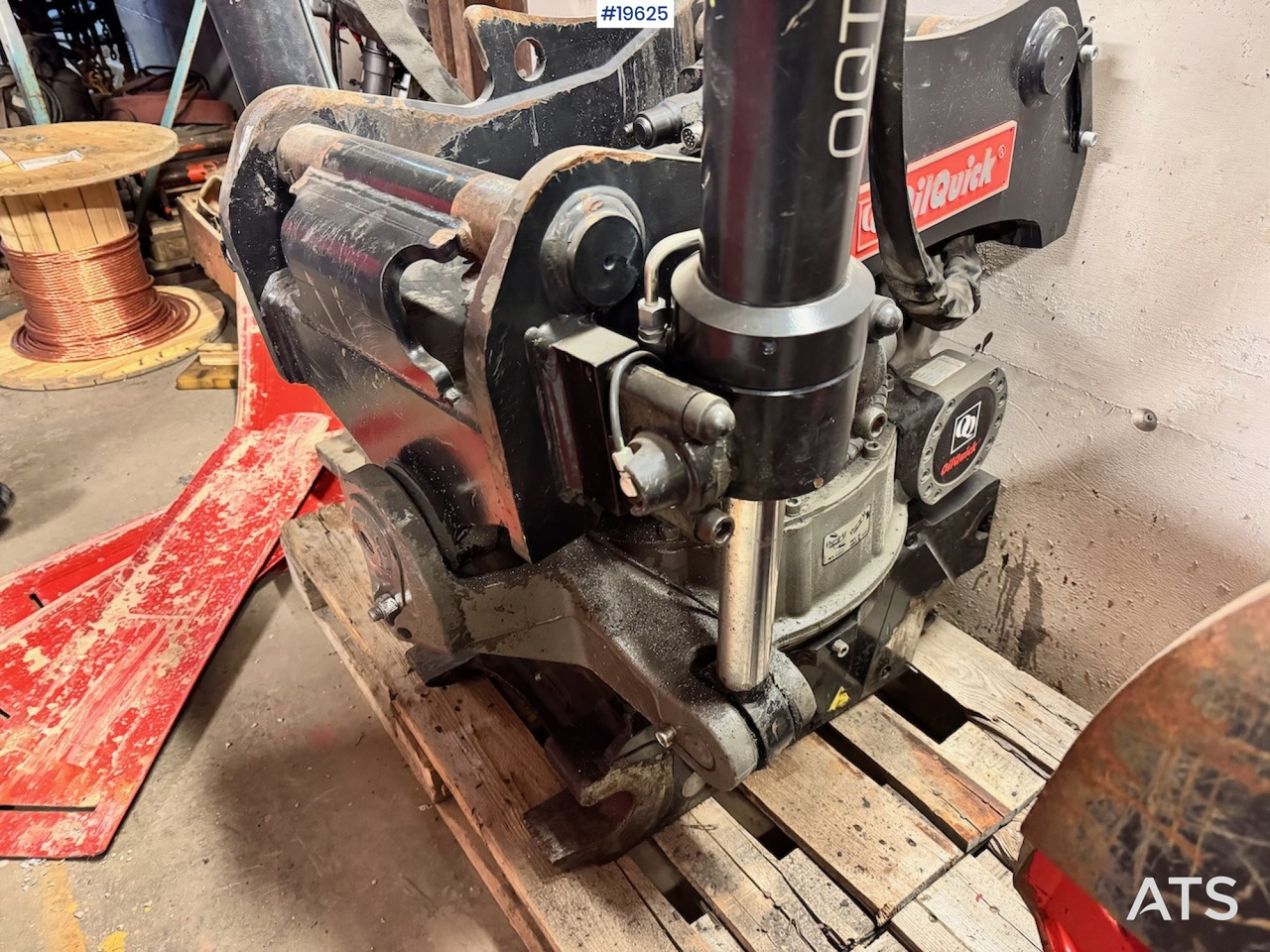 OilQuick Rototilt - Tiltrotator: picture 4 OilQuick Rototilt - Tiltrotator: picture 4