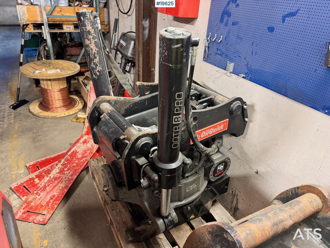 OilQuick Rototilt - Tiltrotator: picture 3 OilQuick Rototilt - Tiltrotator: picture 3