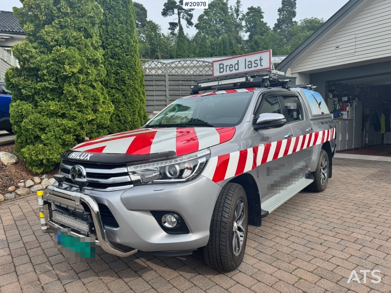 Pickup truck Toyota HILUX: picture 10