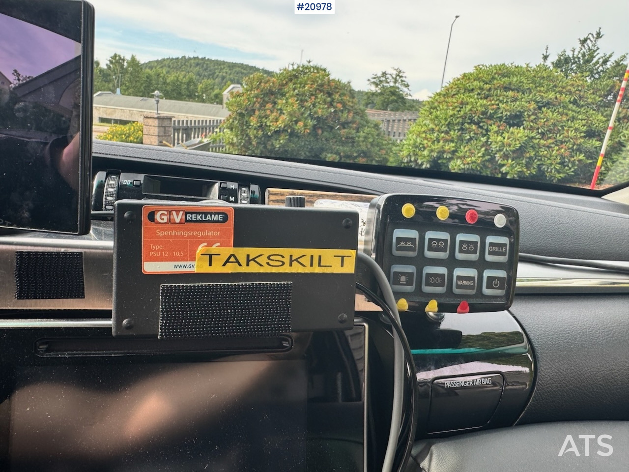 Pickup truck Toyota HILUX: picture 42