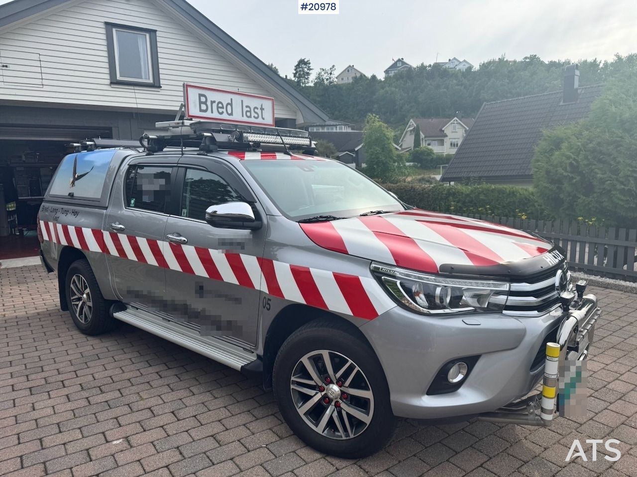Pickup truck Toyota HILUX: picture 7