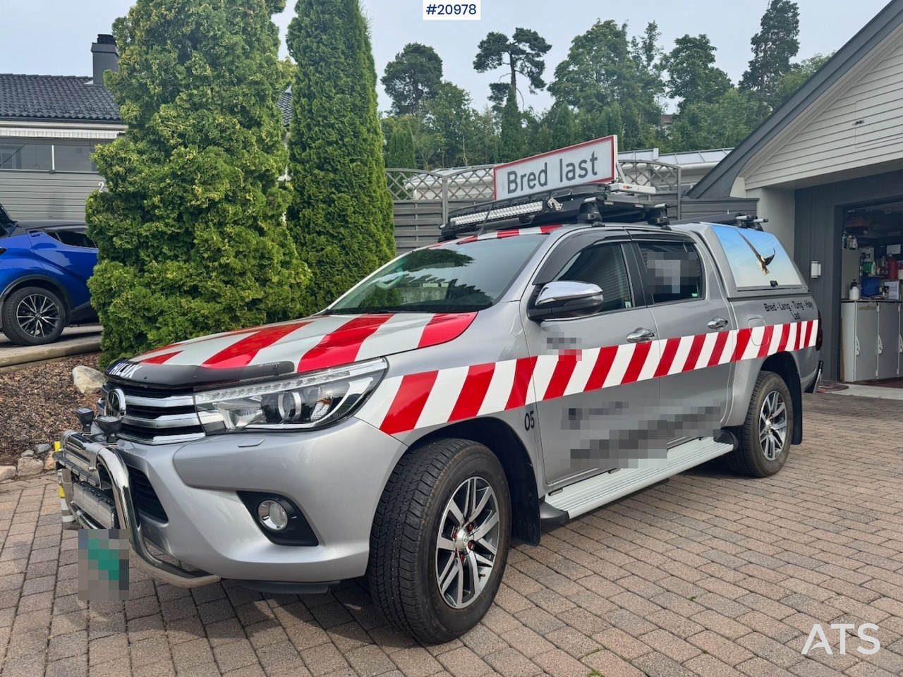 Pickup truck Toyota HILUX: picture 11