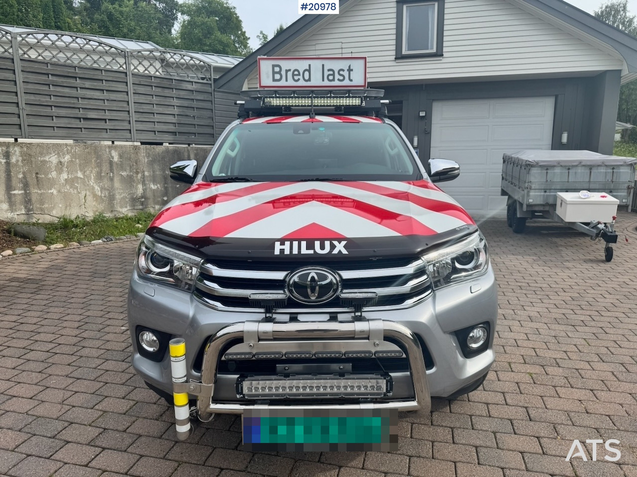 Pickup truck Toyota HILUX: picture 9