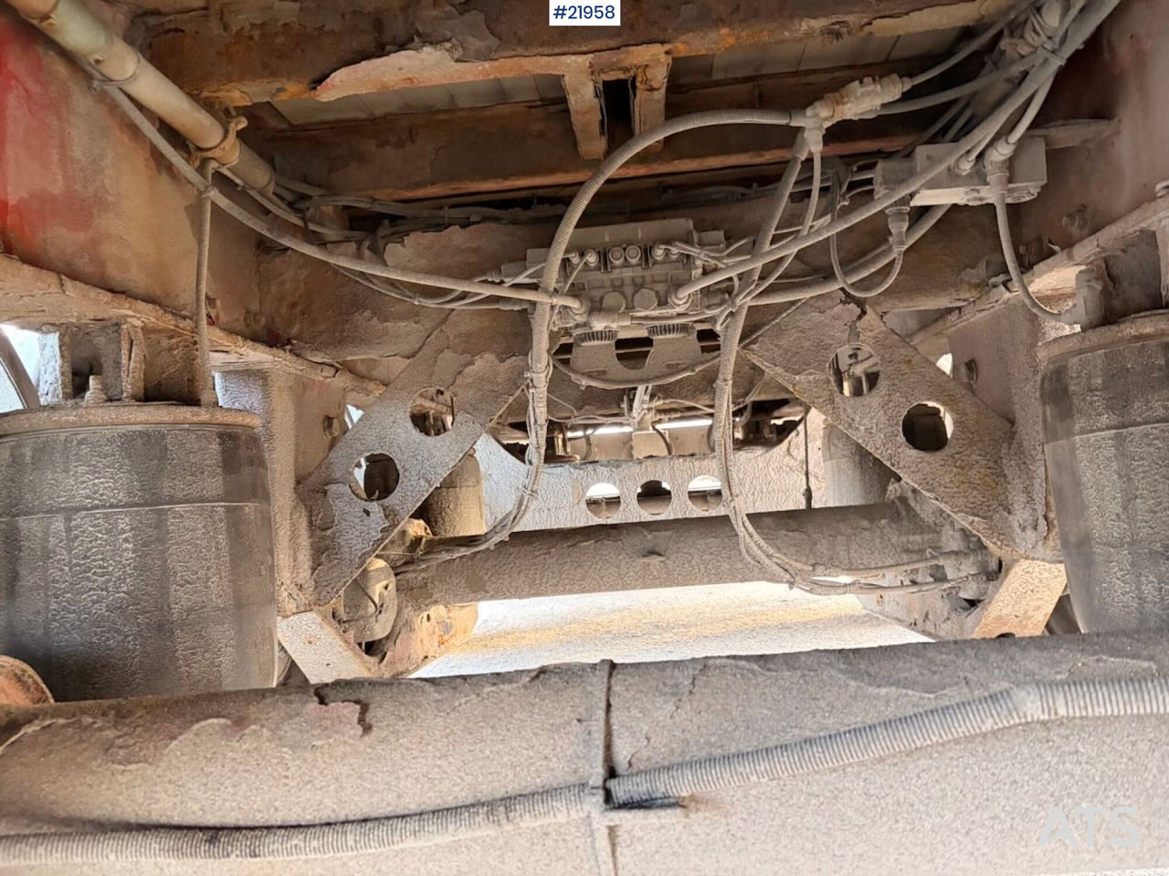 Dropside/ Flatbed semi-trailer Tyllis L3 3-akslet Rettsemi m/ lemmer. Rep objekt: picture 42 Dropside/ Flatbed semi-trailer Tyllis L3 3-akslet Rettsemi m/ lemmer. Rep objekt: picture 42