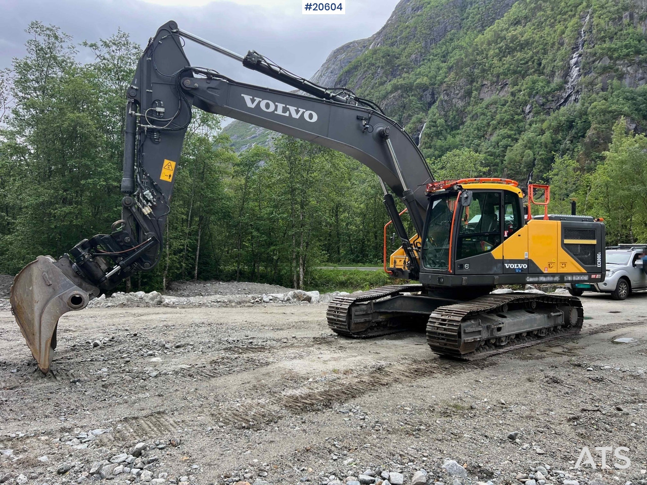 Volvo EC300 EL - Excavator: picture 1 Volvo EC300 EL - Excavator: picture 1