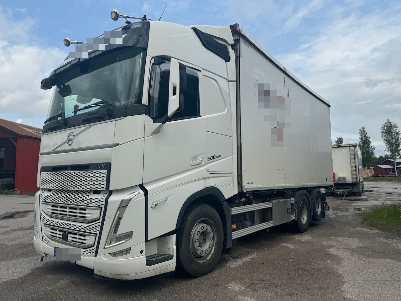 Volvo FH500 - Box truck: picture 1 Volvo FH500 - Box truck: picture 1