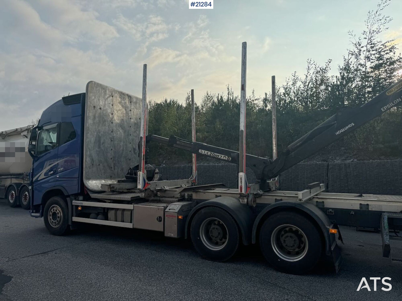 Volvo FH750 - Timber truck, Crane truck: picture 2 Volvo FH750 - Timber truck, Crane truck: picture 2