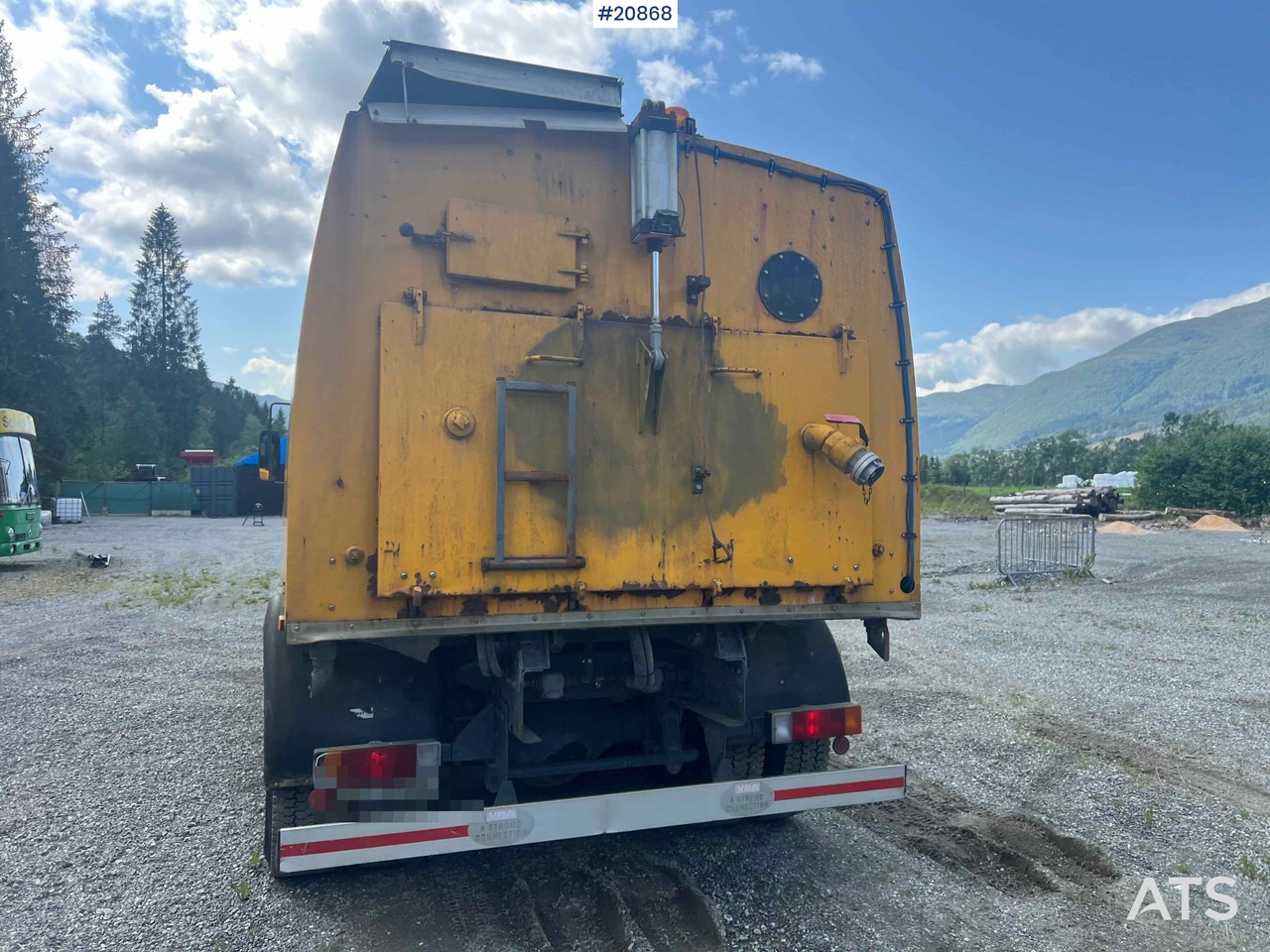 Road sweeper Volvo FL616: picture 16