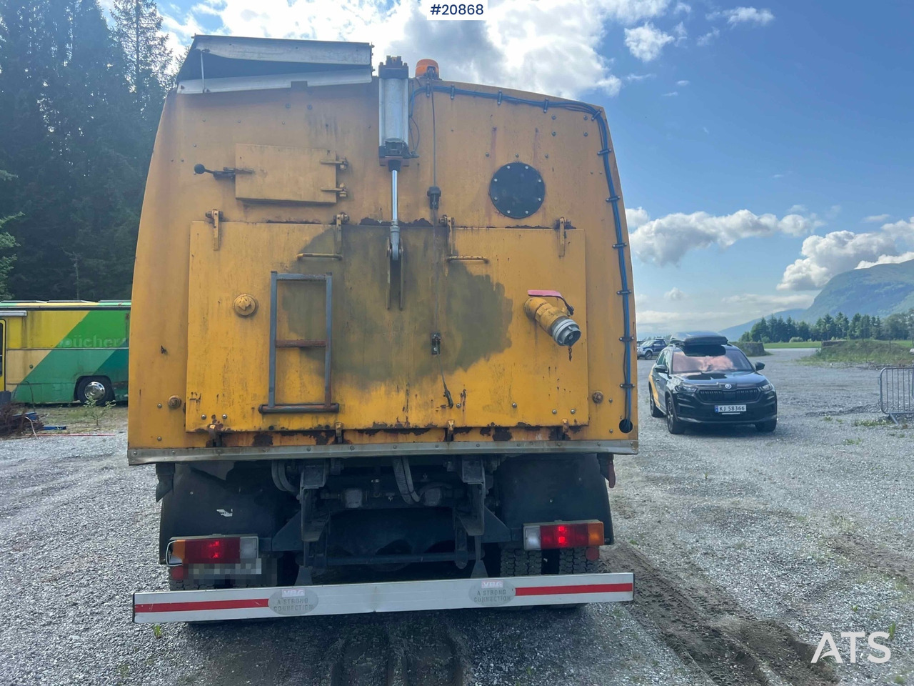Road sweeper Volvo FL616: picture 15