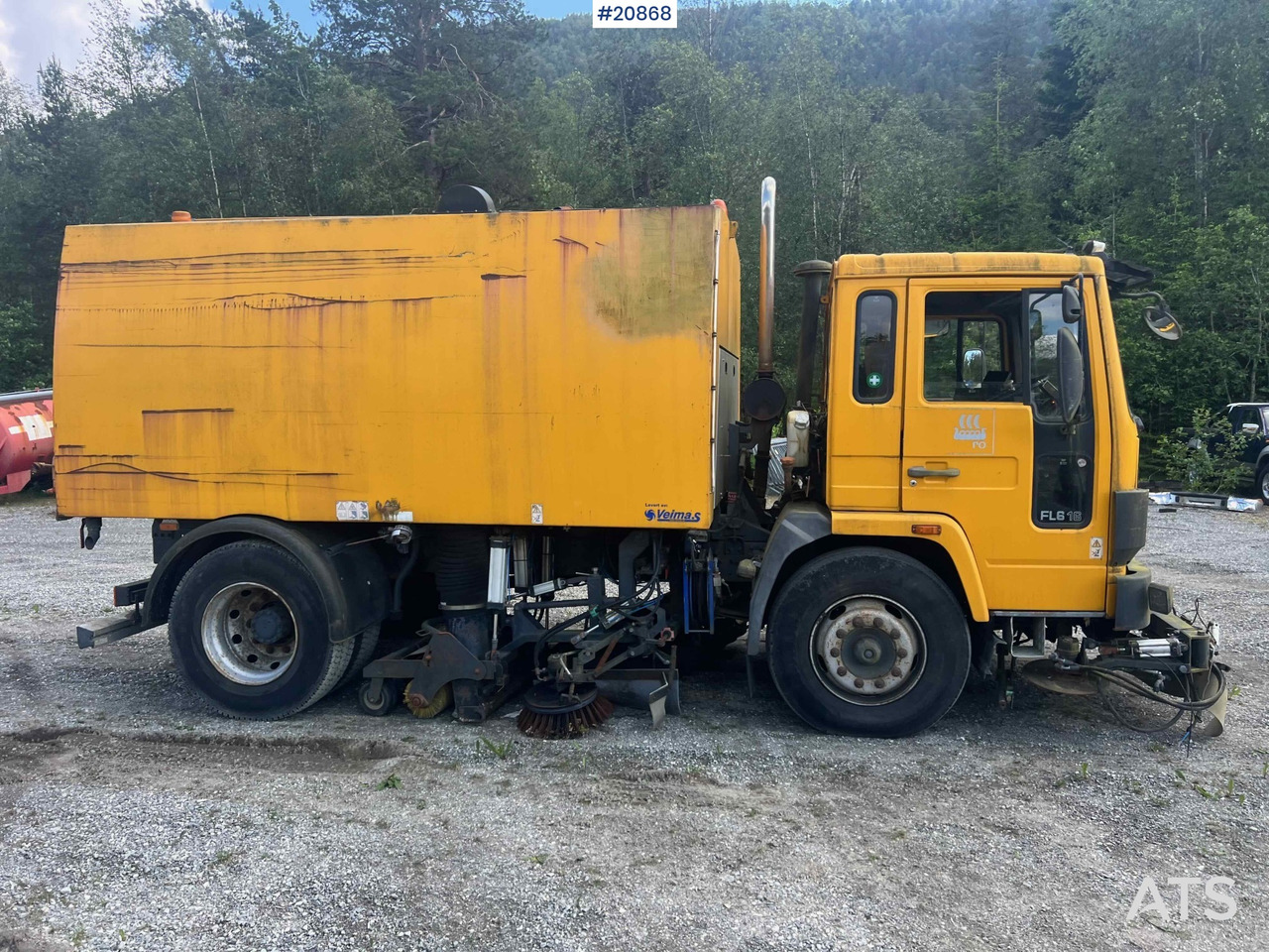 Road sweeper Volvo FL616: picture 5