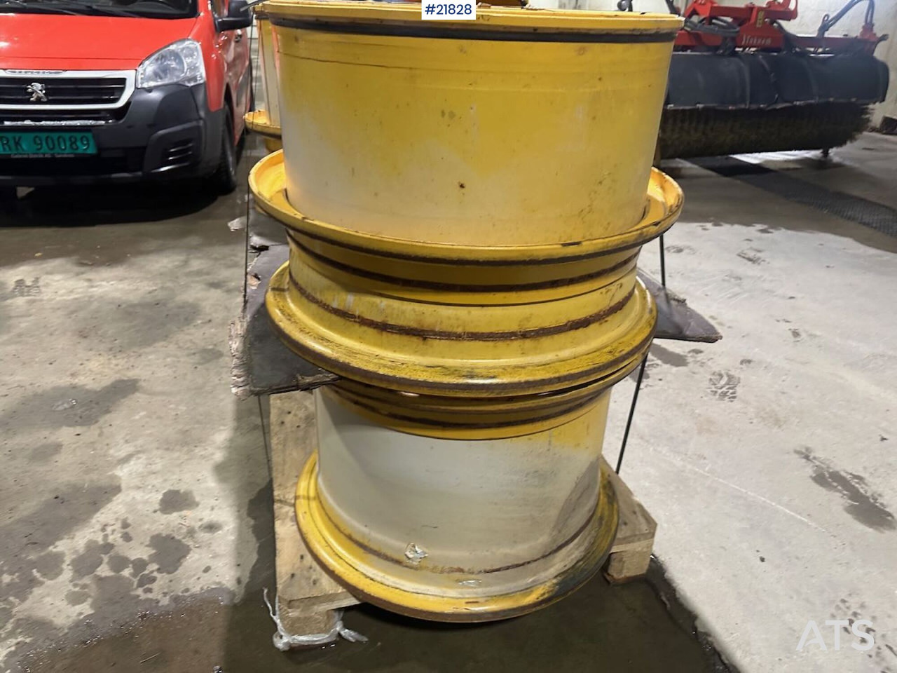 Volvo L60H - Rim for Construction machinery: picture 4 Volvo L60H - Rim for Construction machinery: picture 4