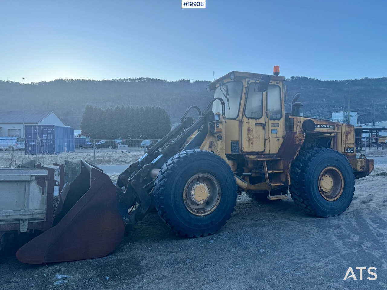 Volvo L90 - Wheel loader: picture 2 Volvo L90 - Wheel loader: picture 2