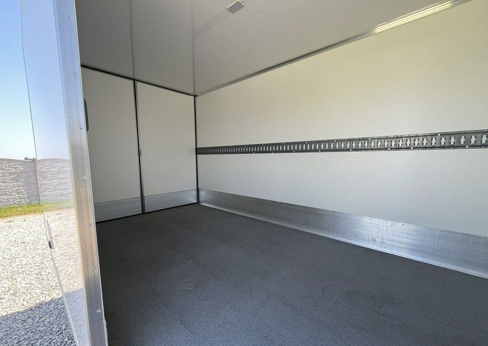 Refrigerated van Iveco Daily: picture 15