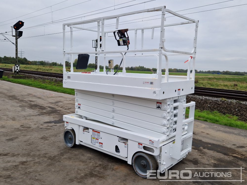 2013 Haulotte Compact 14 - Scissor lift: picture 3 2013 Haulotte Compact 14 - Scissor lift: picture 3