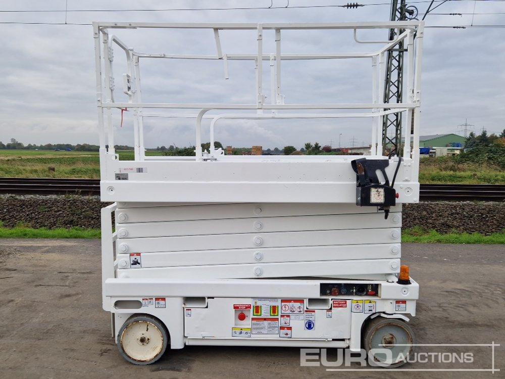 2013 Haulotte Compact 14 - Scissor lift: picture 2 2013 Haulotte Compact 14 - Scissor lift: picture 2