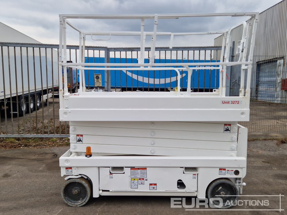 2014 Haulotte Compact 12 - Aerial platform: picture 2 2014 Haulotte Compact 12 - Aerial platform: picture 2