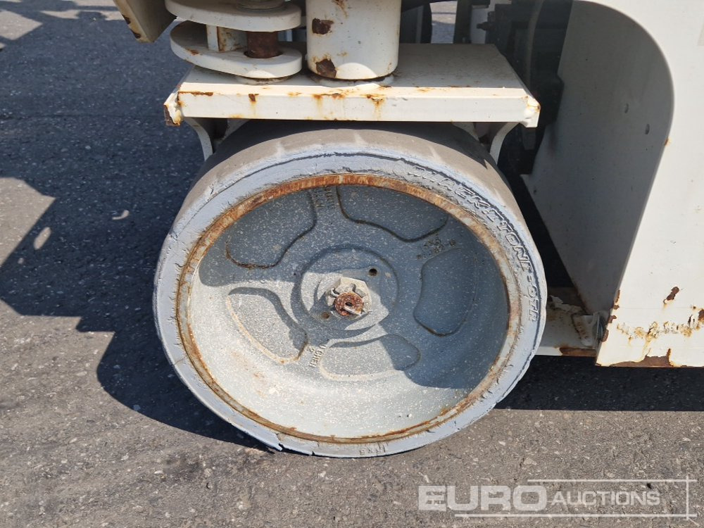 Aerial platform 2015 Genie GS-4047: picture 10