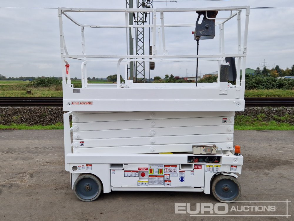 2015 Haulotte Compact 14 - Aerial platform: picture 2 2015 Haulotte Compact 14 - Aerial platform: picture 2