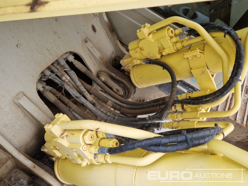 Crawler excavator 2017 CAT 326F: picture 27