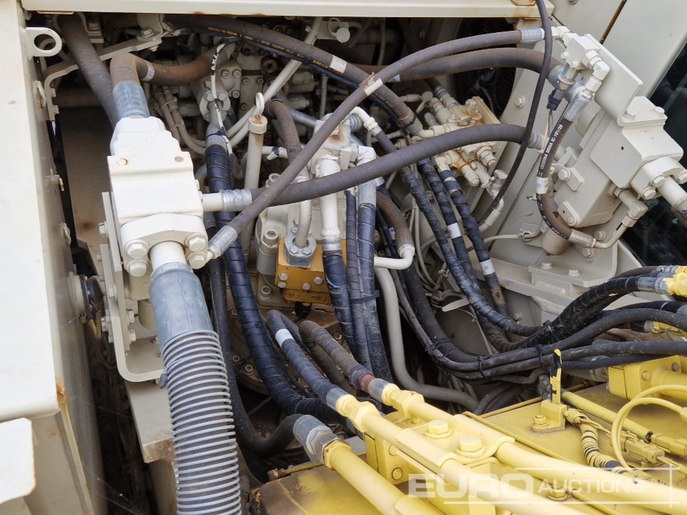 Crawler excavator 2017 CAT 326F: picture 28