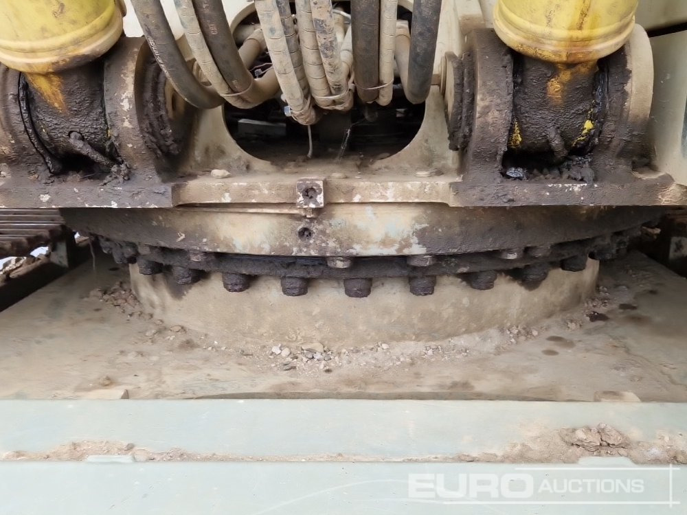 Crawler excavator 2017 CAT 326F: picture 17