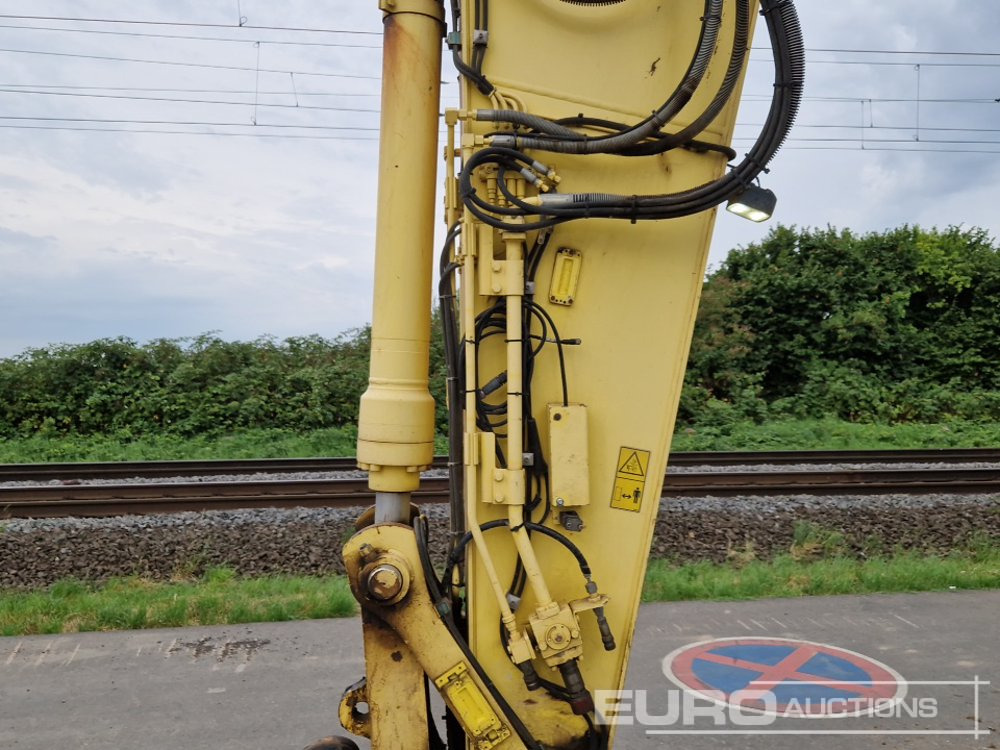 Crawler excavator 2017 CAT 326F: picture 21