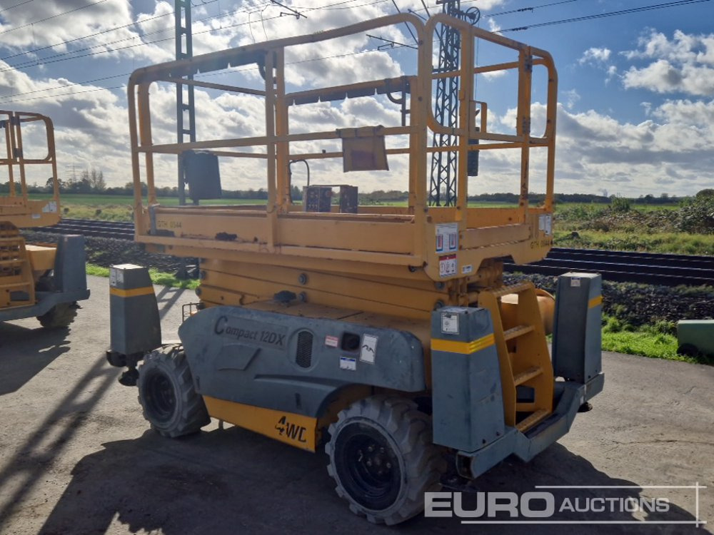 2017 Haulotte Compact 12DX - Scissor lift: picture 3 2017 Haulotte Compact 12DX - Scissor lift: picture 3
