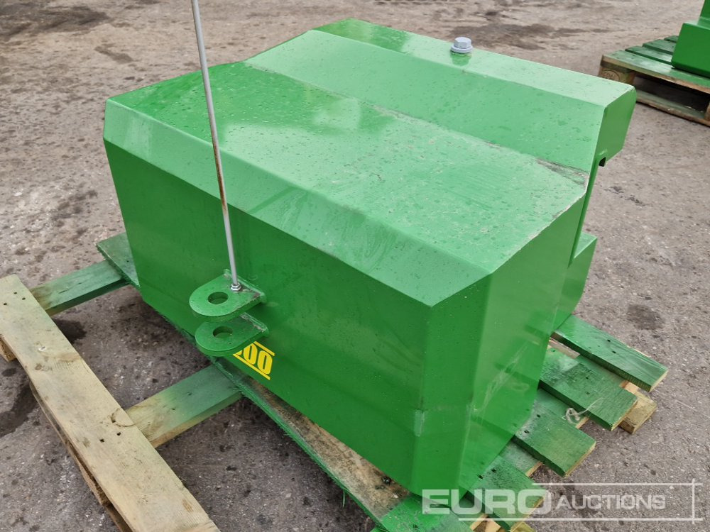 Unused 2025 John Deere 600kg Front Weights to suit John Deere Tractors, Metal Case with Towing Eye (Green) - Agricultural machinery: picture 1 Unused 2025 John Deere 600kg Front Weights to suit John Deere Tractors, Metal Case with Towing Eye (Green) - Agricultural machinery: picture 1