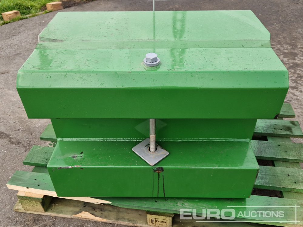 Agricultural machinery Unused 2025 John Deere 600kg Front Weights to suit John Deere Tractors, Metal Case with Towing Eye (Green): picture 6
