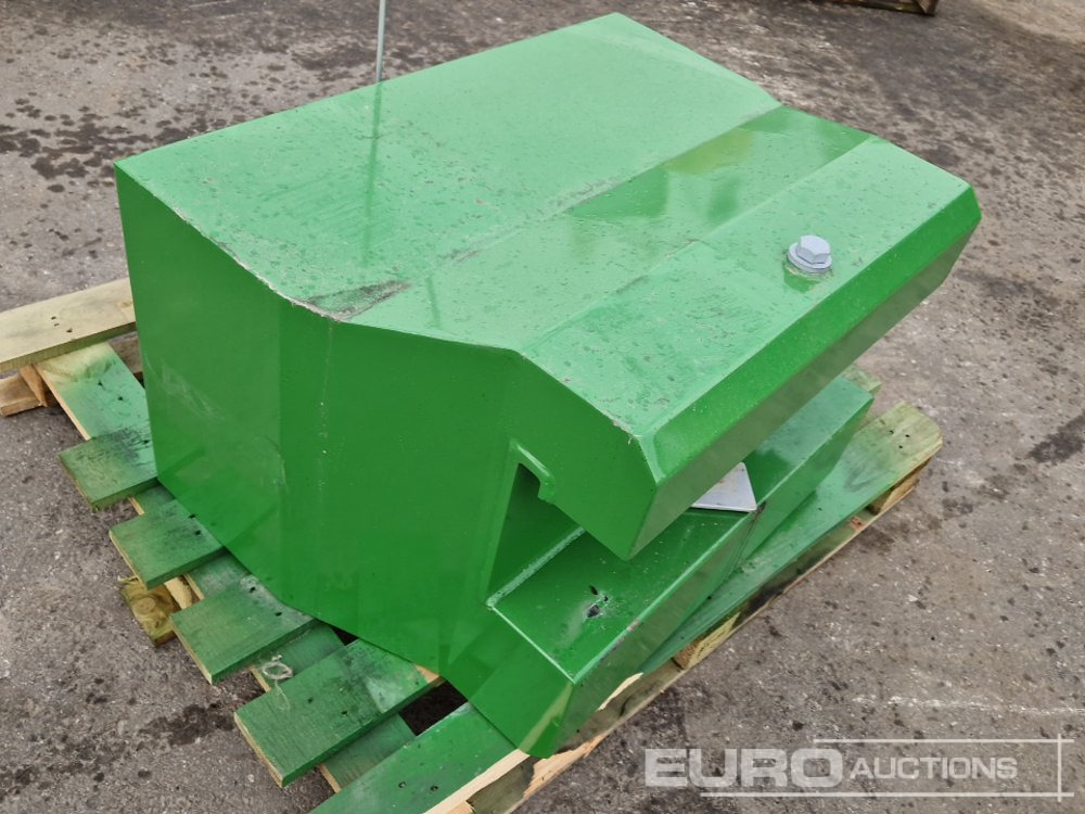 Unused 2025 John Deere 600kg Front Weights to suit John Deere Tractors, Metal Case with Towing Eye (Green) - Agricultural machinery: picture 2 Unused 2025 John Deere 600kg Front Weights to suit John Deere Tractors, Metal Case with Towing Eye (Green) - Agricultural machinery: picture 2