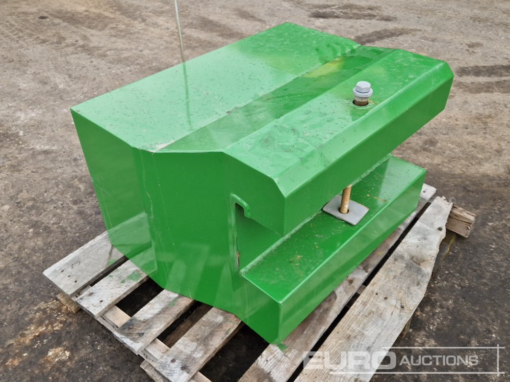 Unused 2025 John Deere 600kg Front Weights to suit John Deere Tractors, Metal Case with Towing Eye (Green) - Agricultural machinery: picture 2 Unused 2025 John Deere 600kg Front Weights to suit John Deere Tractors, Metal Case with Towing Eye (Green) - Agricultural machinery: picture 2