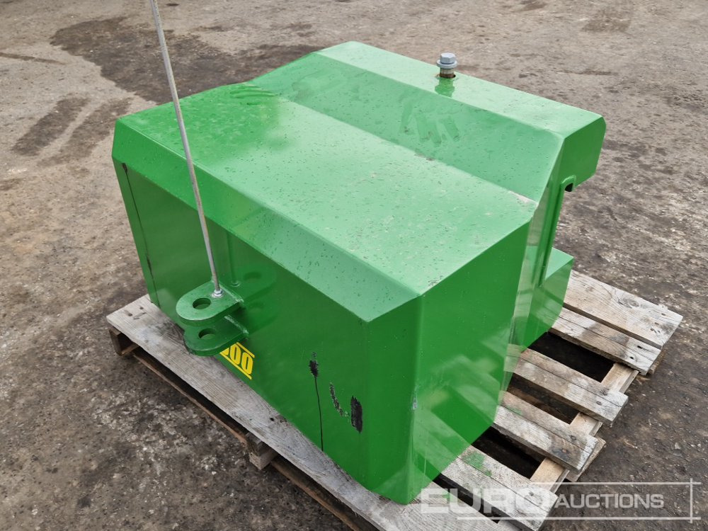 Unused 2025 John Deere 600kg Front Weights to suit John Deere Tractors, Metal Case with Towing Eye (Green) - Agricultural machinery: picture 1 Unused 2025 John Deere 600kg Front Weights to suit John Deere Tractors, Metal Case with Towing Eye (Green) - Agricultural machinery: picture 1