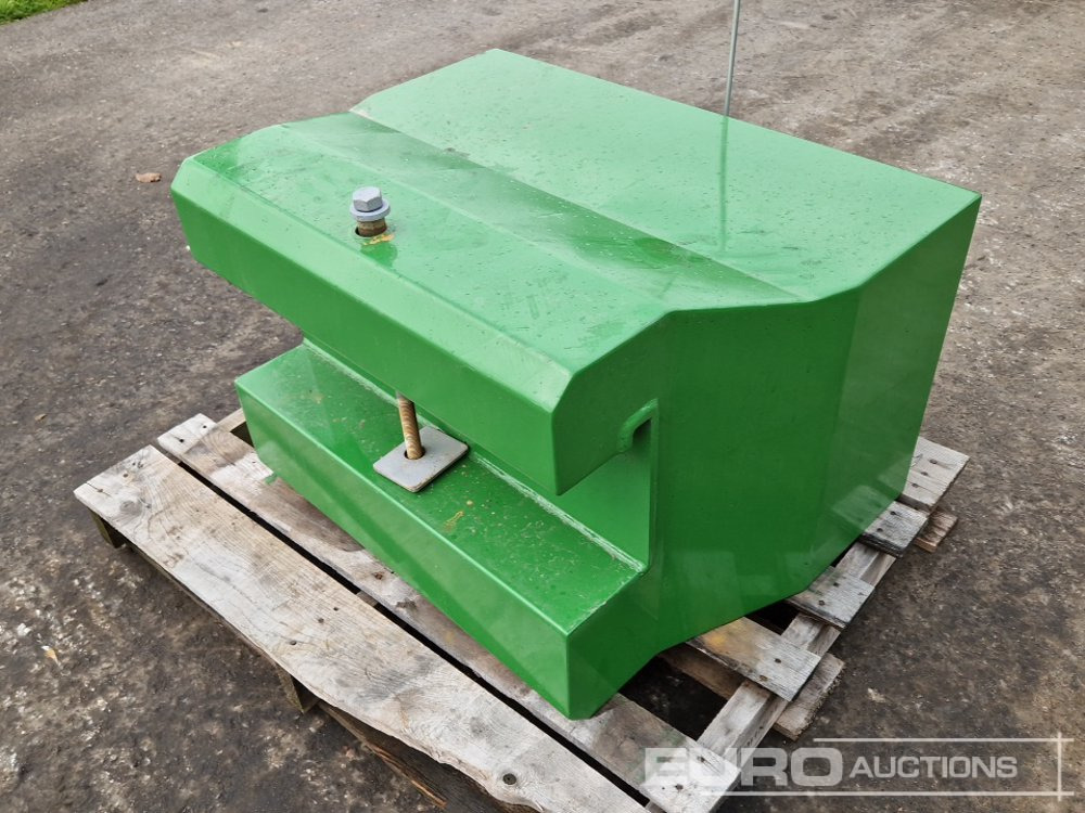 Unused 2025 John Deere 600kg Front Weights to suit John Deere Tractors, Metal Case with Towing Eye (Green) - Agricultural machinery: picture 3 Unused 2025 John Deere 600kg Front Weights to suit John Deere Tractors, Metal Case with Towing Eye (Green) - Agricultural machinery: picture 3